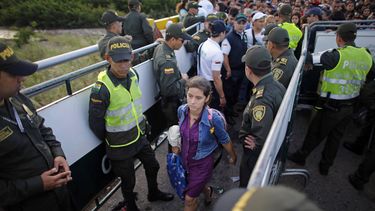 Unos 123.000 venezolanos van a Colombia para comprar comida