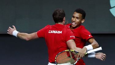 Auger-Aliassime lleva a Canadá a la final de la Copa Davis