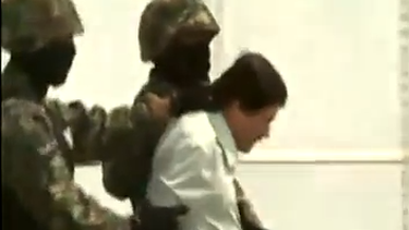 americateve | La captura de Joaquín ?El Chapo? Guzmán es el resultado de la colaboración entre la inteligencia mexicana y la estadounidense. Si bien nadie duda que es una victoria para ambos, los gobiernos ahora tienen que definir donde se le juzgará.