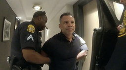 yo no hice nada video de camara corporal muestra a director de policia de miami-dade sometido por la policia