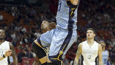 Gasol aporta 28 puntos y Grizzlies superan al Heat