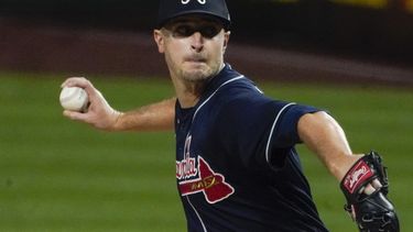 Bravos ganan 2-1 a Piratas y se acercan a los Mets en la LN