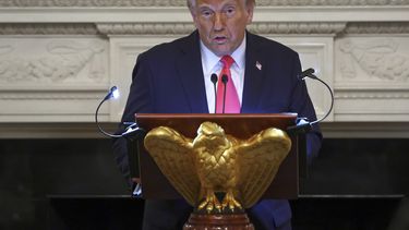 El presidente estadounidense Donald Trump habla durante un evento en la Casa Blanca, Washington, el jueves 27 de marzo de 2025. (Pool vía AP)