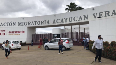 cerca de un centenar de cubanos se amotinan en estacion migratoria de mexico