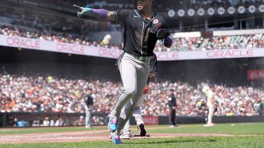 Ketel Marte, de los Diamondbacks de Arizona, reacciona después de anotar carrera frente a los Gigantes de San Francisco durante la quinta entrada del juego de béisbol de Grandes Ligas, el lunes 25 de mayo de 2026, en San Francisco. (AP Foto/Jeff Chiu)