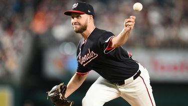El lanzador de los Nacionales de Washington, Carson Palmquist, lanza durante la tercera entrada de un partido de béisbol contra los Yankees de Nueva York, el viernes 10 de julio de 2026, en Washington. (Foto AP/Nick Wass)