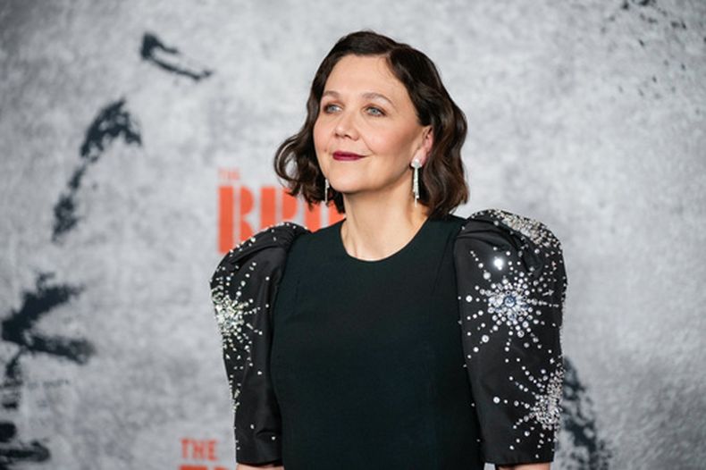 ARCHIVO - Maggie Gyllenhaal asiste al estreno de la película de Warner Bros. Pictures The Bride! en el Rose Theater del Jazz at Lincoln Center, el miércoles 3 de marzo de 2026, en Nueva York. (Photo by Charles Sykes/Invision/AP, archivo)