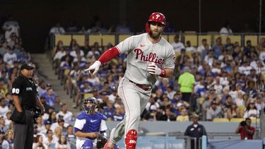 Harper y los Filis siguen en racha, ganan 8-3 a los Dodgers