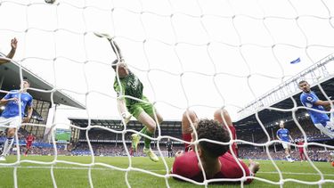 Empata Liverpool, gana Chelsea en la Liga Premier