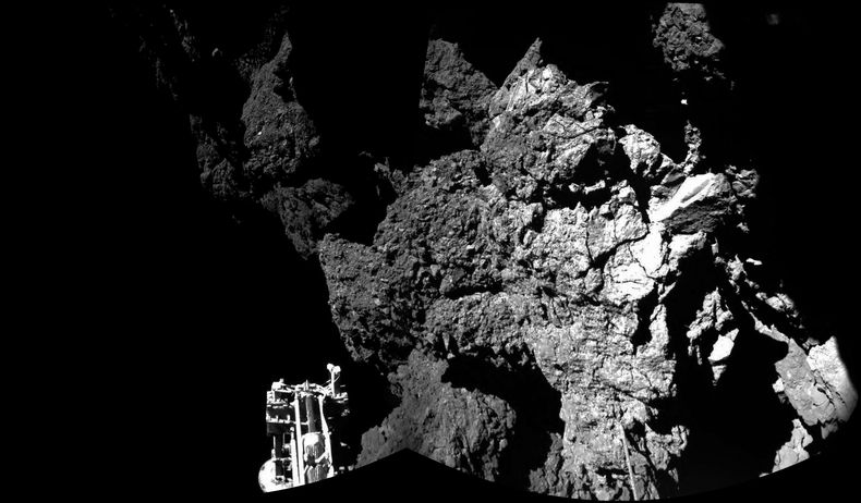 Imagen que combina diferentes im&aacute;genes tomadas por el sistema de c&aacute;maras CIVA, lanzada por la Agencia Estatal Europea el 13 de noviembre de 2014 y que muestra al m&oacute;dulo de Rosetta, Philae, sobre la superficie del cometa 67P/Churyumov-