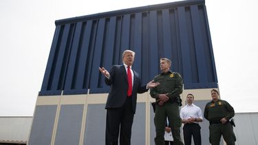 Trump dice tener “todo el derecho” de declarar emergencia
