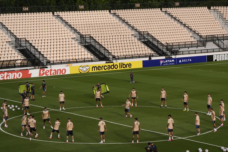 La selección de Argentina durante un entrenamiento previo a la Copa América, el lunes 17 de junio de 2024, en Kennesaw, Georgia. (AP Foto/Mike Stewart)