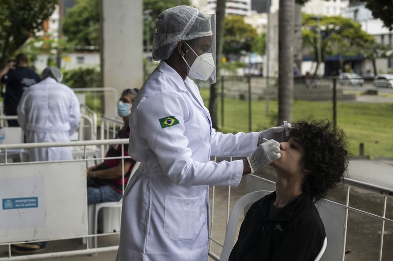 Brasil: Falta de datos afecta seguimiento de casos de COVID