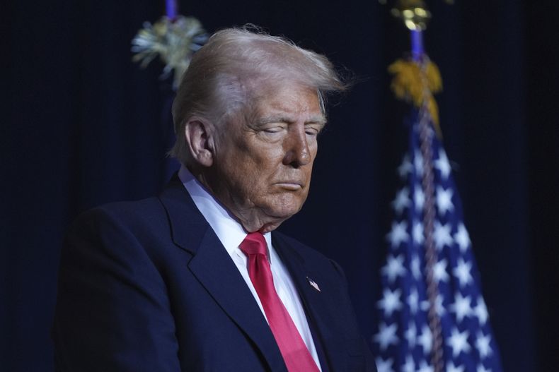 El presidente Donald Trump asiste al Desayuno Nacional de Oración en el Washington Hilton, el jueves 6 de febrero de 2025, en Washington. (AP Foto/Evan Vucci)