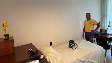 Las pertenencias personales de Pelé son exhibidas en el apartamento en el que residió durante su participación en el Mundial de 1970, el jueves 25 de junio de 2026, en la Ciudad de México. (AP Foto/Carlos Rodríguez)