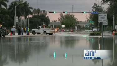 la rotura de una tuberia por error mantiene inundado al doral