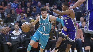 Los Hornets cortan su mala racha con victoria sobre Kings