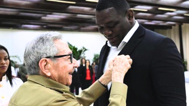 el regimen condecora a mijain lopez, gladys bejerano y omara durand por su lealtad al poder