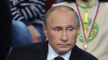 americateve | El presidente ruso Vladimir Putin participa en una reuni&oacute;n del Frente del Pueblo en San Petersburgo, Rusia, el jueves 24 de abril de 2014. (Foto de AP/RIA Novosti Kremlin, Mikhail Klimentyev, Servicio Presidencial de Prensa)