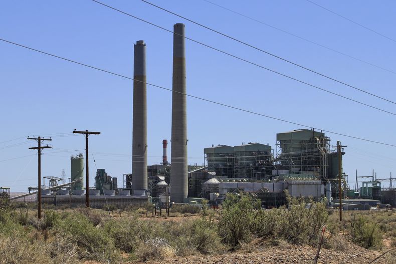 La planta de energía Cholla operada con carbón, que cerró sus puertas en marzo, en imagen del miércoles 23 de abril de 2025, cerca de Joseph City, Arizona. (AP Foto/Susan Montoya Bryan)