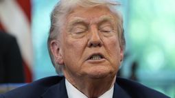 El presidente estadounidense Donald Trump en la Oficina Oval en la Casa Blanca en Washington el 23 de abril del 2025. (AP foto/Alex Brandon)