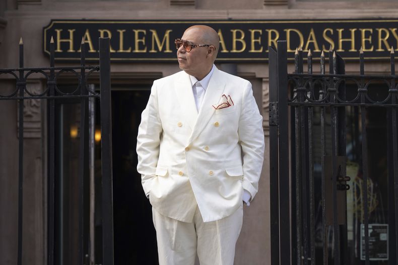 El empresario y copropietario de Harlem Haberdashery, Guy Wood, posa para un retrato el jueves 1 de mayo de 2025, en Nueva York. (Foto AP/Gary Gerard Hamilton)