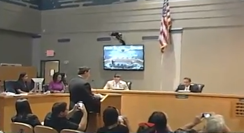 La comisión de la ciudad de Miami aprobó una resolución que declara persona no grata a los actuales dueños de Globovision, directamente vinculados con el régimen de maduro y con numerosas propiedades en el sur de la Florida.