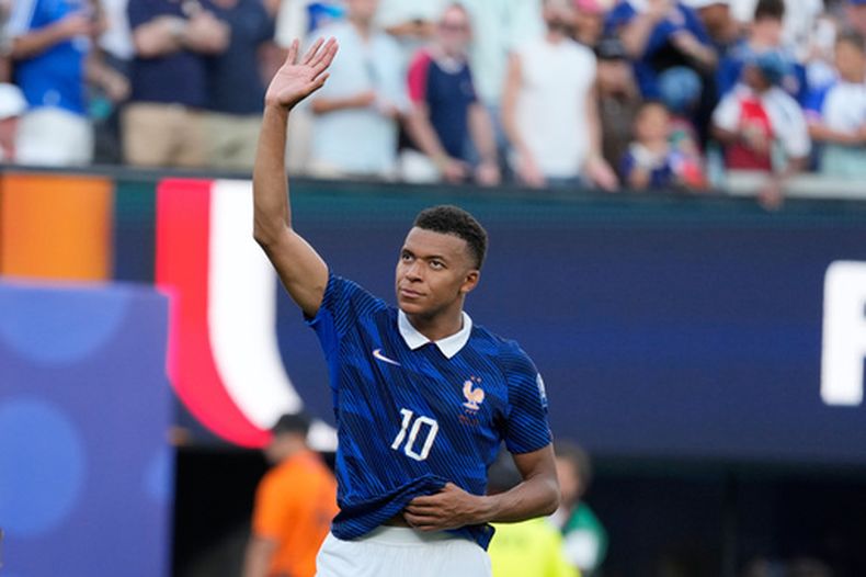 El astro francés Kylian Mbappé tras la victoria 3-0 ante Suecia en la ronda de 16vos de final del Mundial, el martes 30 de junio de 2026, en East Rutherford, Nueva Jersey. (AP Foto/Seth Wenig)