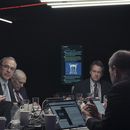 En esta imagen proporcionada por Submarine Deluxe, Lou Caldera, tercero de izquierda a derecha, Wes Clark y Steve Bullock, en una escena de War Game. (Submarine Deluxe vía AP)