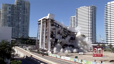 las imagenes de la demolicion de un edificio abandonado en miami beach