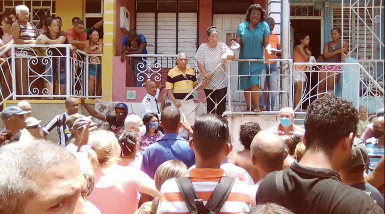 Se desata una protesta masiva en Santiago de Cuba por los apagones y la situación económica