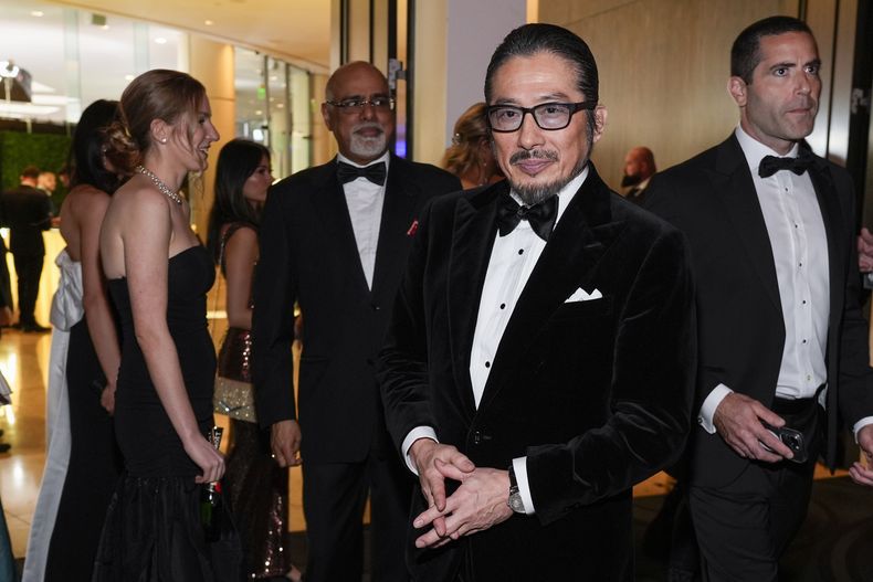 Hiroyuki Sanada llega a la 82ª edición de los Globos de Oro el domingo 5 de enero de 2025 en el Beverly Hilton de Beverly Hills, California. (Foto AP/Chris Pizzello)