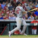 Paul Goldschmidt, de los Cardenales de San Luis, conecta un batazo en el noveno inning del juego ante los Rojos de Cincinnati, el martes 23 de mayo de 2023 (AP Foto/Aaron Doster)