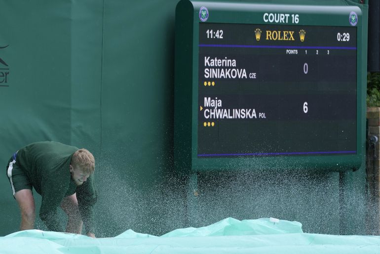 Djokovic emplea 4 sets para sortear su debut en Wimbledon