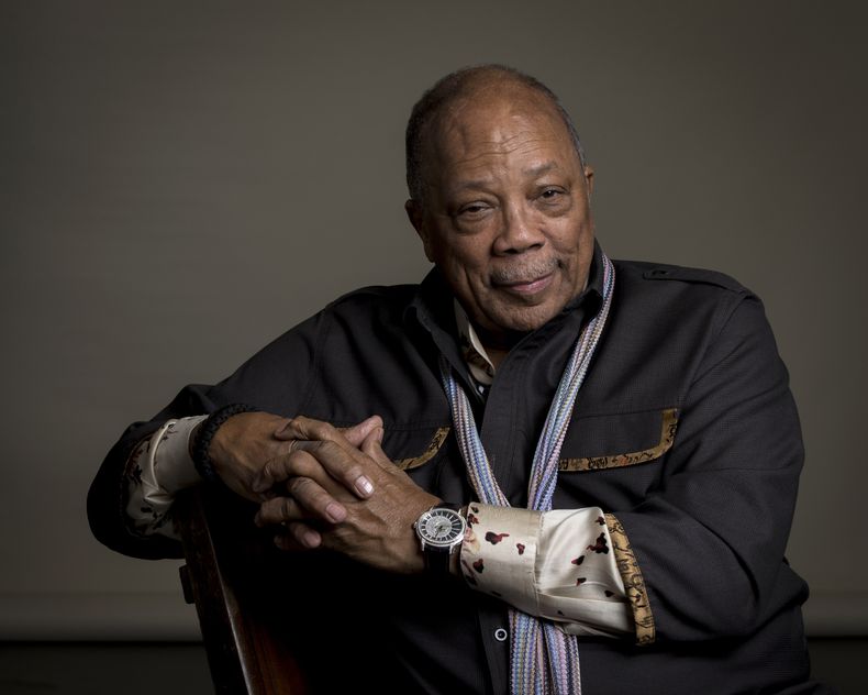ARCHIVO - El productor Quincy Jones, del documental Keep On Keepin On, posa para un retrato, en Nueva York, el 23 de septiembre de 2014. (Foto Drew Gurian/Invision/AP, archivo)