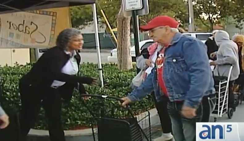 Entrega la Camacol sus tradicionales canastas navideñas , cientos de familias tendrán una hermosa navidad gracias a esto bello gesto.