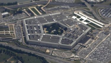 Cámara de EEUU aprueba aumento de sueldo para militares