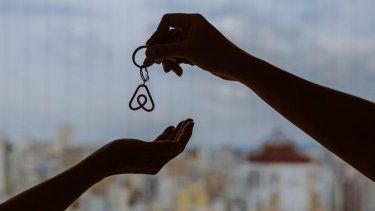 Airbnb lanza tecnología para seguir atajando las fiestas en los alquileres de Puerto Rico