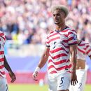 Folarin Balogun (20) celebra tras anotar el primer gol de Estados Unidos en el partido contra Bosnia en los 16vos de final del Mundial, el miércoles 1 de julio de 2026, en Santa Clara, California. (AP Foto/Julio Cortez)
