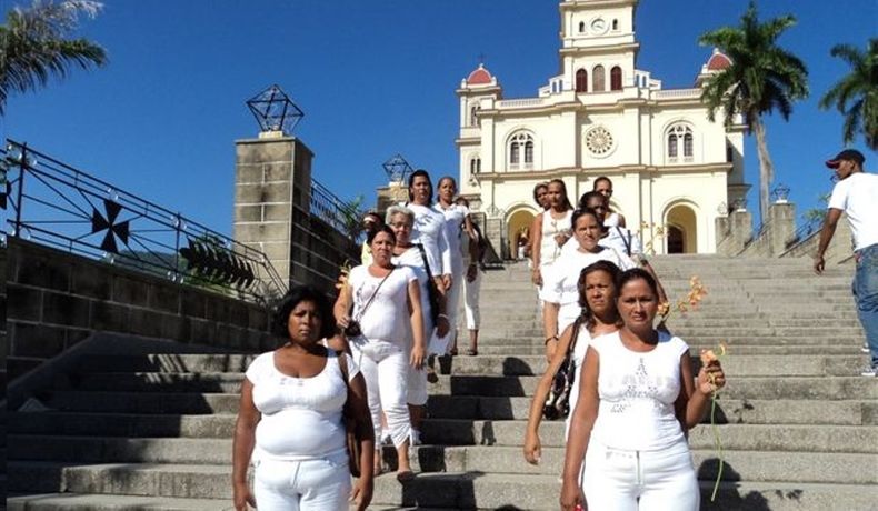 Activistas en el Santuario del Cobre.