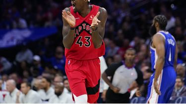 Siakam y los Raptors evitan la eliminación ante Filadelfia