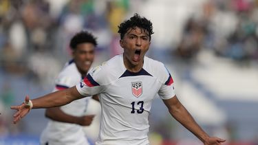 El estadounidense Jonathan Gomez celebra tras anotar en el primer encuentro de su selección en la Copa Mundial Sub-20 ante Ecuador en el Grupo B el sábado 20 de mayo del 2023. (AP Photo/Natacha Pisarenko)