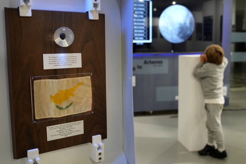 AMN-CIE CHIPRE-ROCA LUNAR