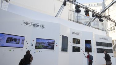 americateve | Reporteros durante la inauguraci&oacute;n del nuevo Lab del Instituto Cultural de Google en Par&iacute;s el martes 10 de diciembre de 2013. La ministra de cultura de Francia cancel&oacute; su asistencia a la inauguraci&oacute;n del centro en Par&iacute;s