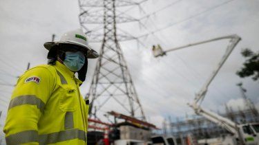Hombre cae en pescaíto con llamada por factura de LUMA Energy