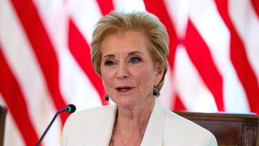 ARCHIVO – La secretaria de Educación de Estados Unidos, Linda McMahon, habla en una reunión en la Sala Este de la Casa Blanca, el 4 de septiembre de 2025, en Washington. (AP Foto/Alex Brandon, Archivo)
