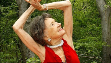 los secretos de tao porchon-lynch, la profesora de yoga de 98 anos, la mas vieja del mundo