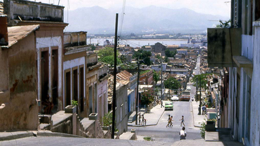 americateve | Varios fueron detenidos en el interior de ómnibus, donde recibieron golpes que les ocasionaron contusiones y les fueron rasgadas las ropas.