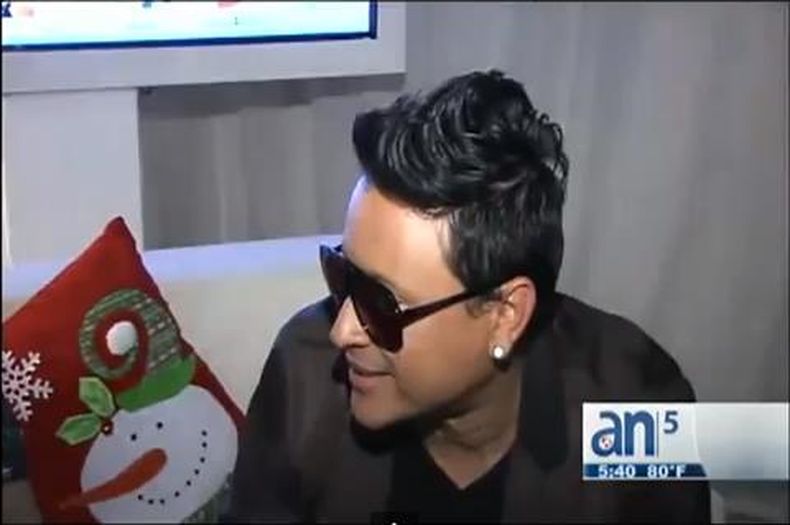 Elvis Crespo lanzó hoy su décimo álbum de estudio, "One Flag", que cuenta con las colaboraciones de artistas de la talla de Pitbull, y Emilio Estefan, entre otros.