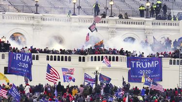 ARCHIVO - Manifestantes se presentan en el Capitolio de Estados Unidos el 6 de enero de 2021, en Washington. (AP foto/John Minchillo, archivo)